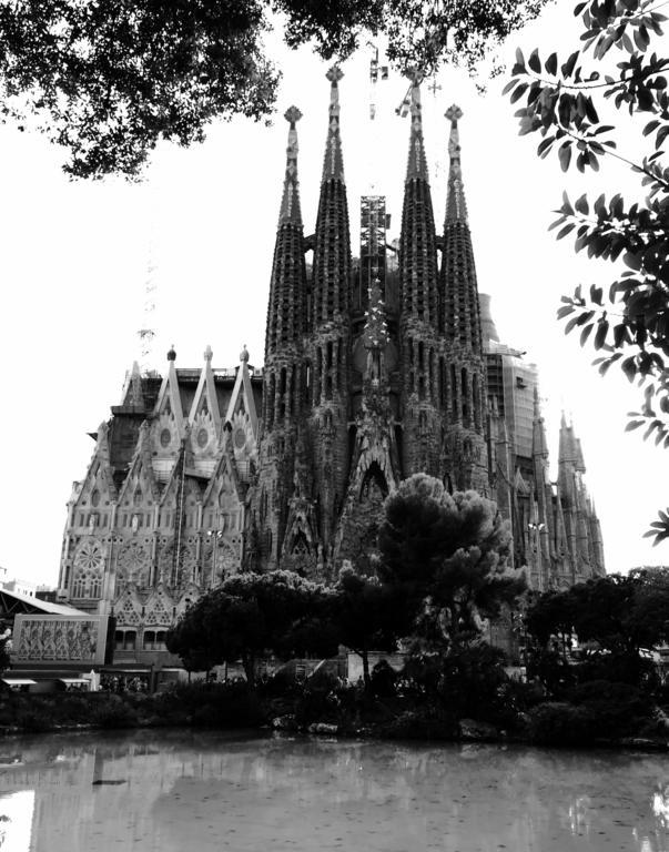 Apartments Barcelona Sagrada Pokoj fotografie