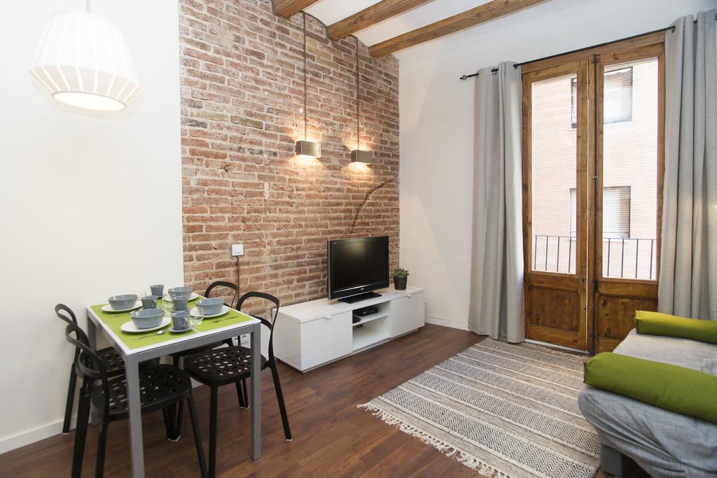 Apartments Barcelona Sagrada Pokoj fotografie