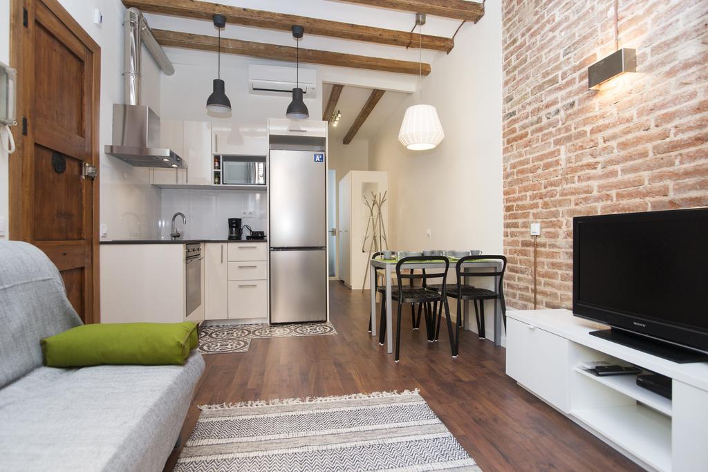 Apartments Barcelona Sagrada Pokoj fotografie
