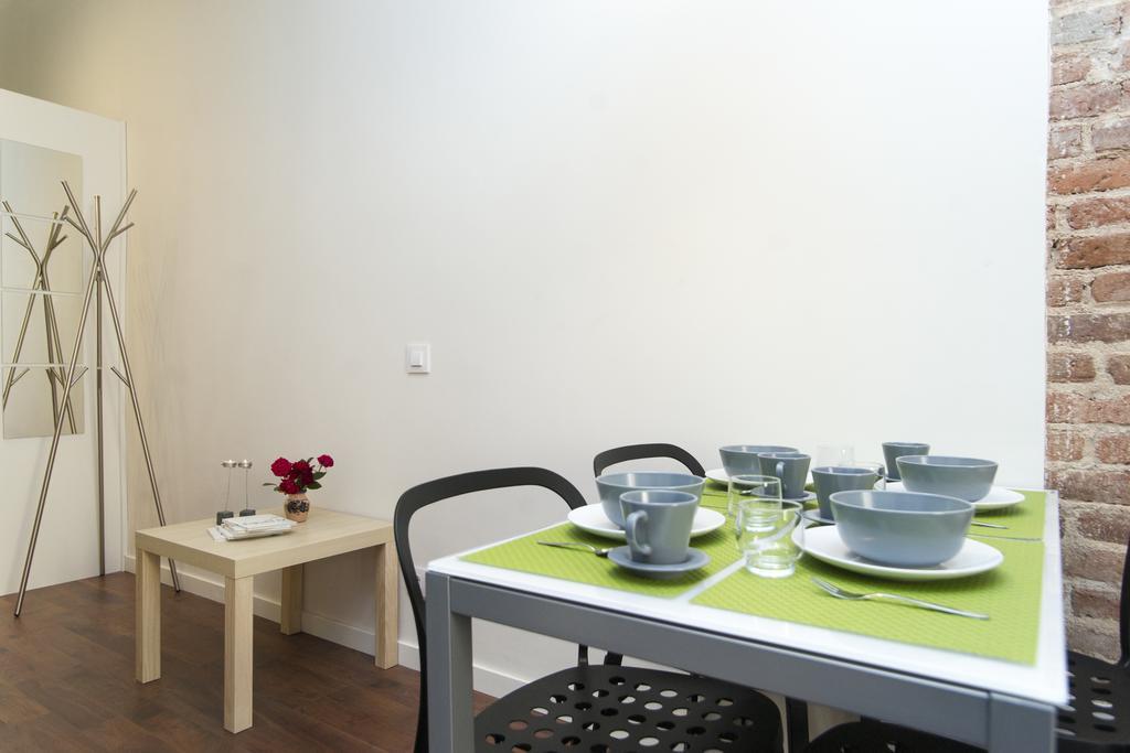 Apartments Barcelona Sagrada Pokoj fotografie