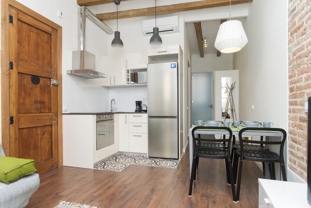 Apartments Barcelona Sagrada Pokoj fotografie