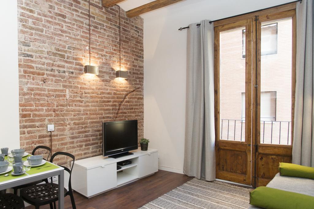 Apartments Barcelona Sagrada Pokoj fotografie