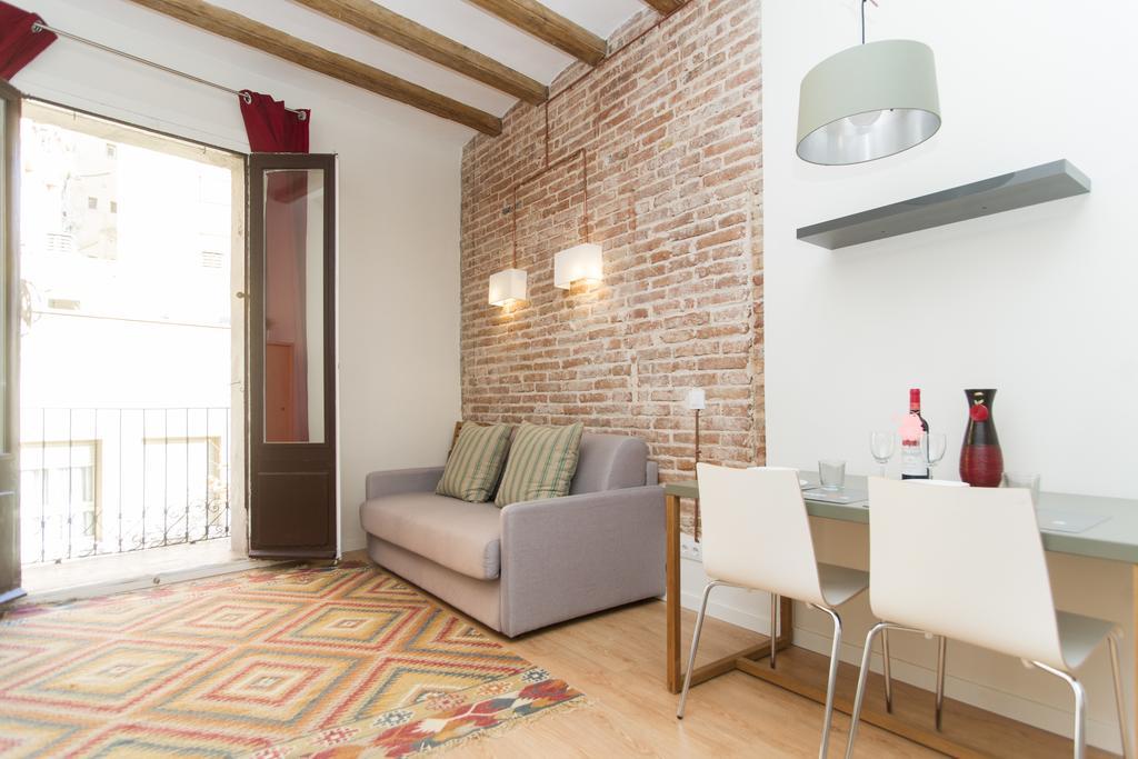 Apartments Barcelona Sagrada Pokoj fotografie