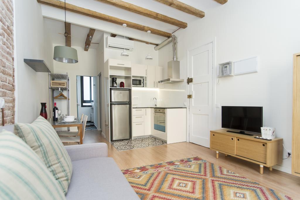 Apartments Barcelona Sagrada Pokoj fotografie