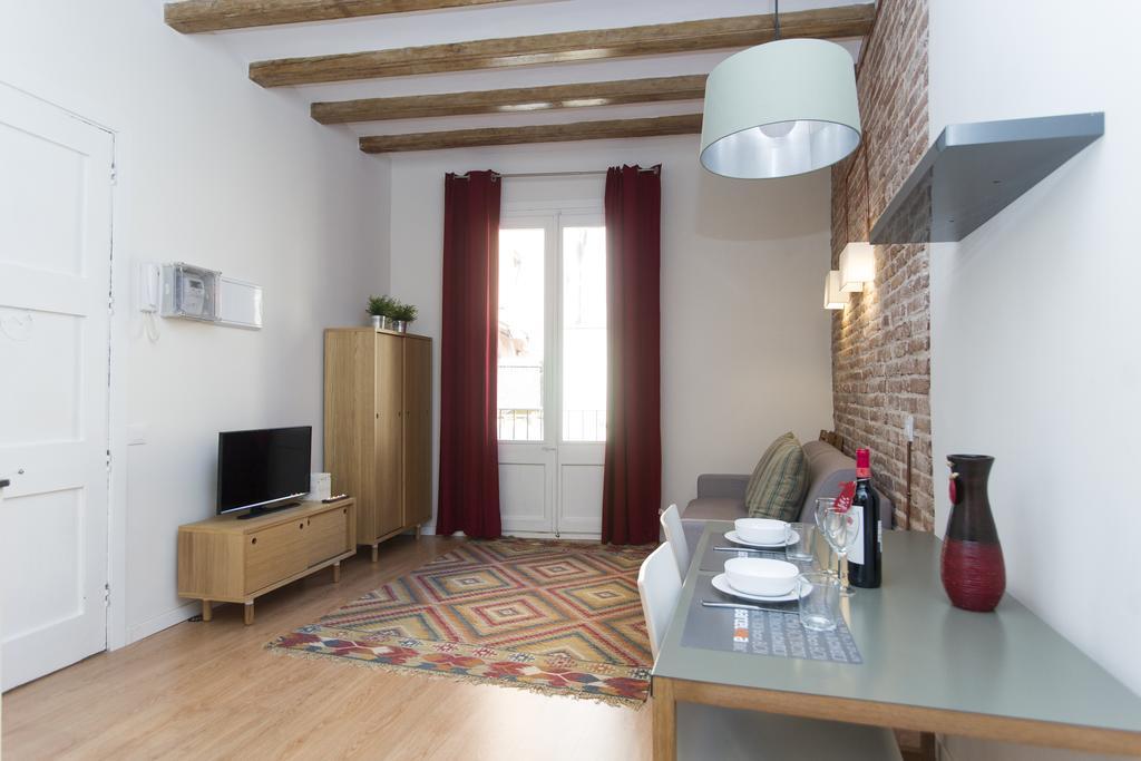 Apartments Barcelona Sagrada Pokoj fotografie
