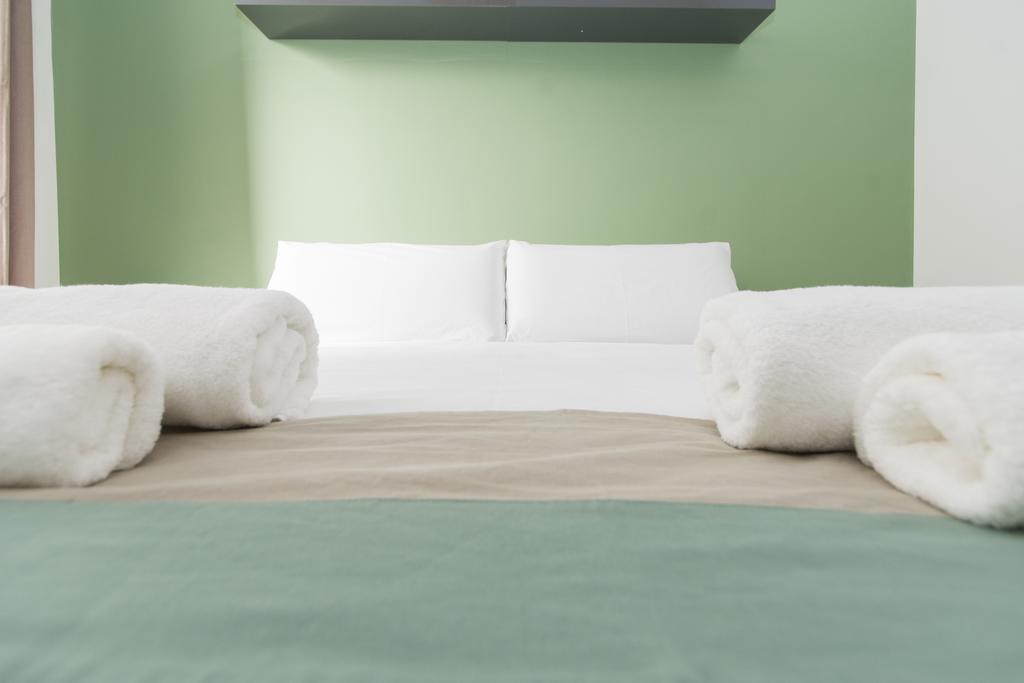 Apartments Barcelona Sagrada Pokoj fotografie