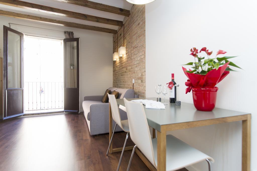 Apartments Barcelona Sagrada Pokoj fotografie