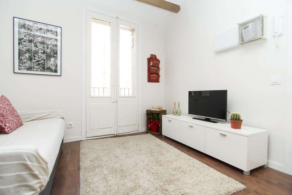 Apartments Barcelona Sagrada Pokoj fotografie