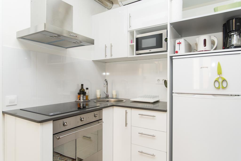 Apartments Barcelona Sagrada Pokoj fotografie