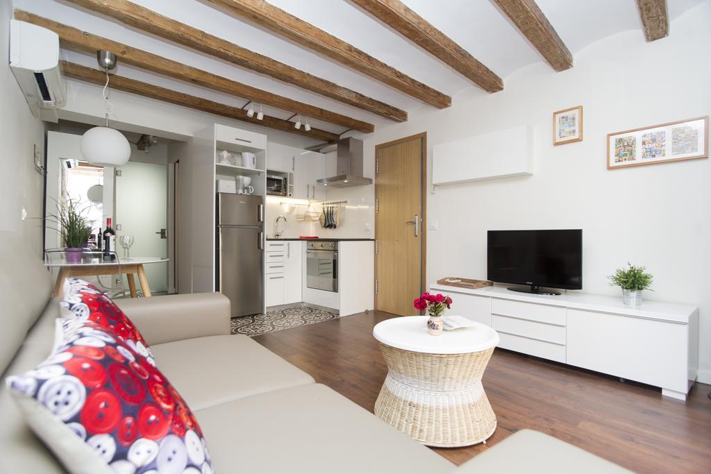 Apartments Barcelona Sagrada Pokoj fotografie