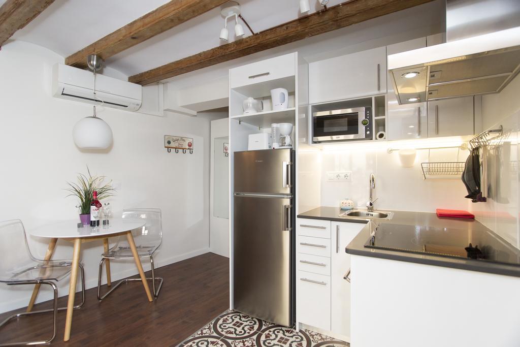 Apartments Barcelona Sagrada Pokoj fotografie