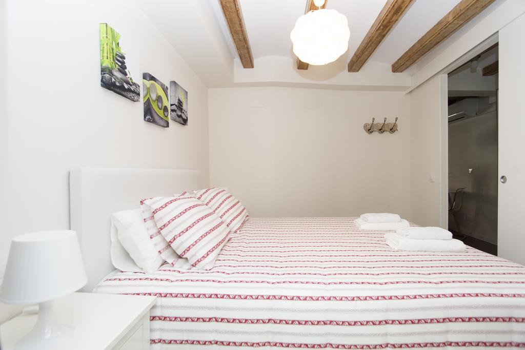 Apartments Barcelona Sagrada Pokoj fotografie
