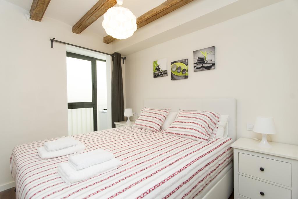 Apartments Barcelona Sagrada Pokoj fotografie