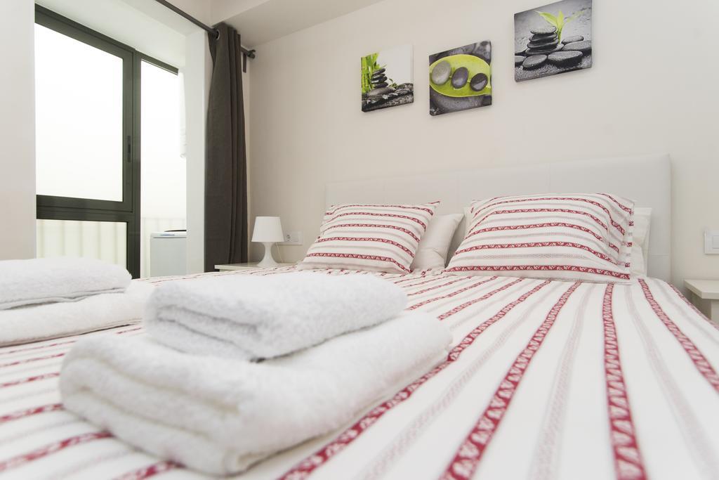 Apartments Barcelona Sagrada Pokoj fotografie
