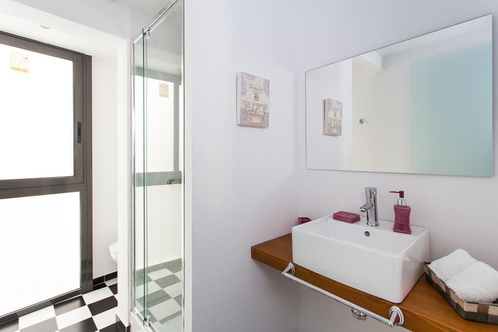 Apartments Barcelona Sagrada Pokoj fotografie